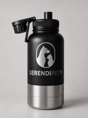 Botella SERENDIPETY abierta — bebedero integrado